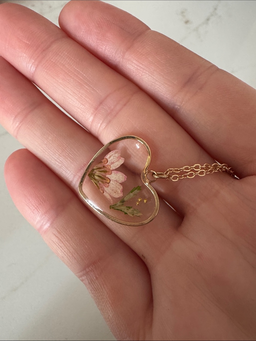 ZAD Dried Flower Gold Heart Pendant Necklace - Picture 3 of 5